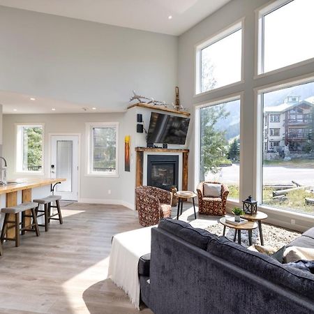Ski In Ski Out With Huge Game Room And Hot Tub Fernie Kültér fotó