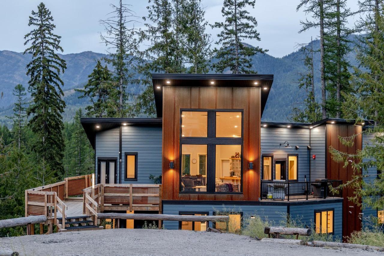 Ski In Ski Out With Huge Game Room And Hot Tub Fernie Kültér fotó