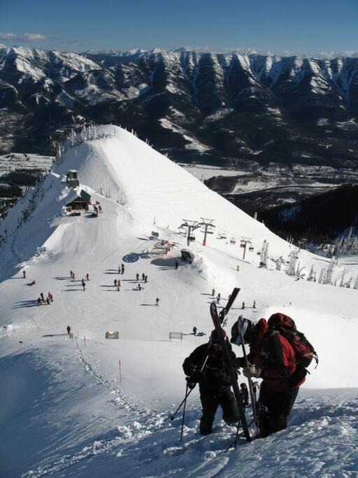 Ski In Ski Out With Huge Game Room And Hot Tub Fernie Kültér fotó