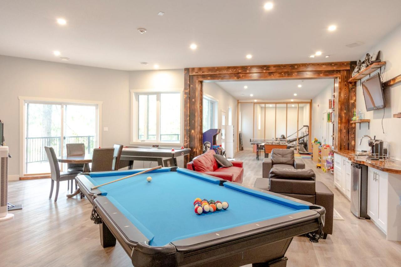 Ski In Ski Out With Huge Game Room And Hot Tub Fernie Kültér fotó