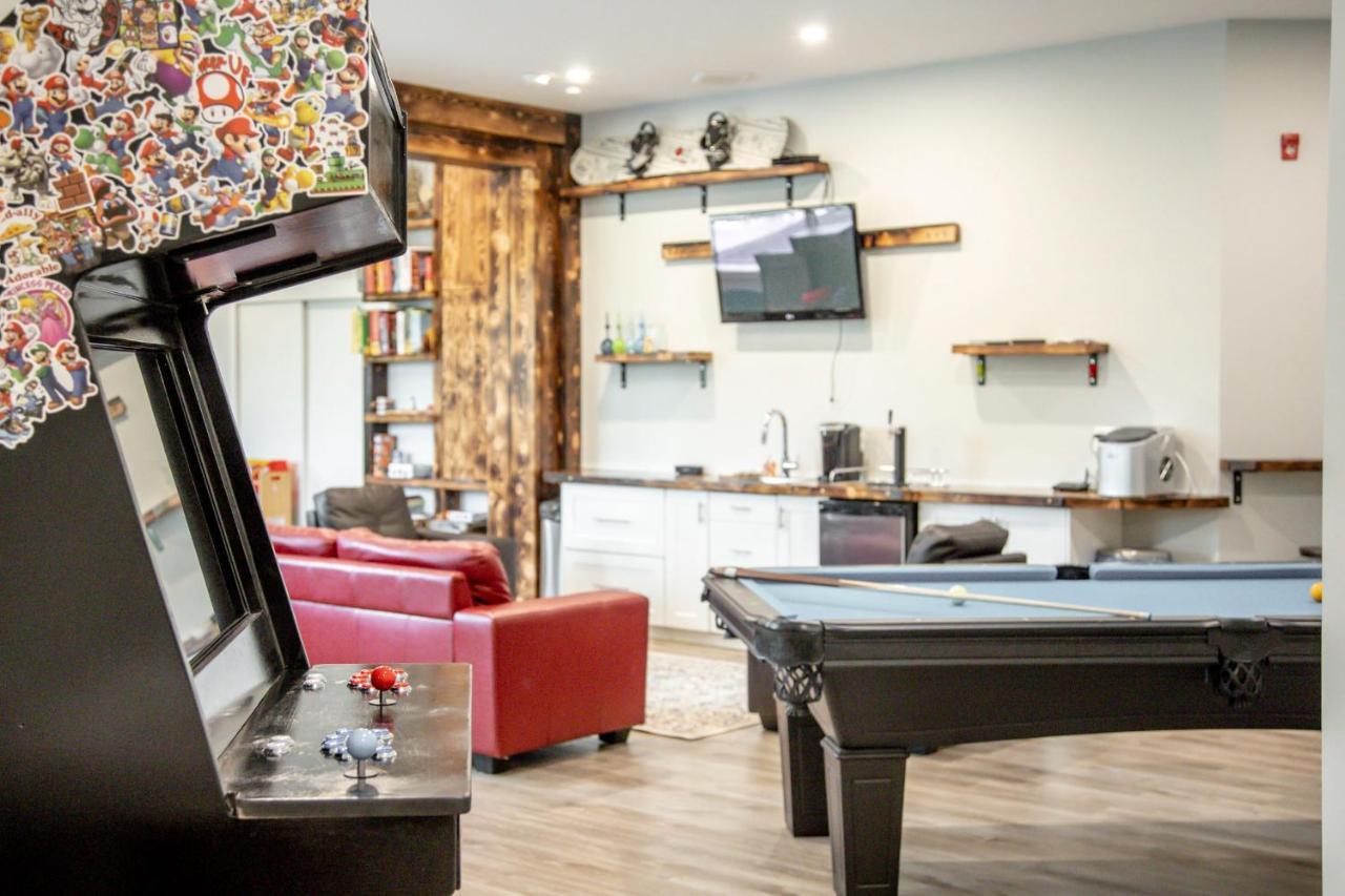 Ski In Ski Out With Huge Game Room And Hot Tub Fernie Kültér fotó