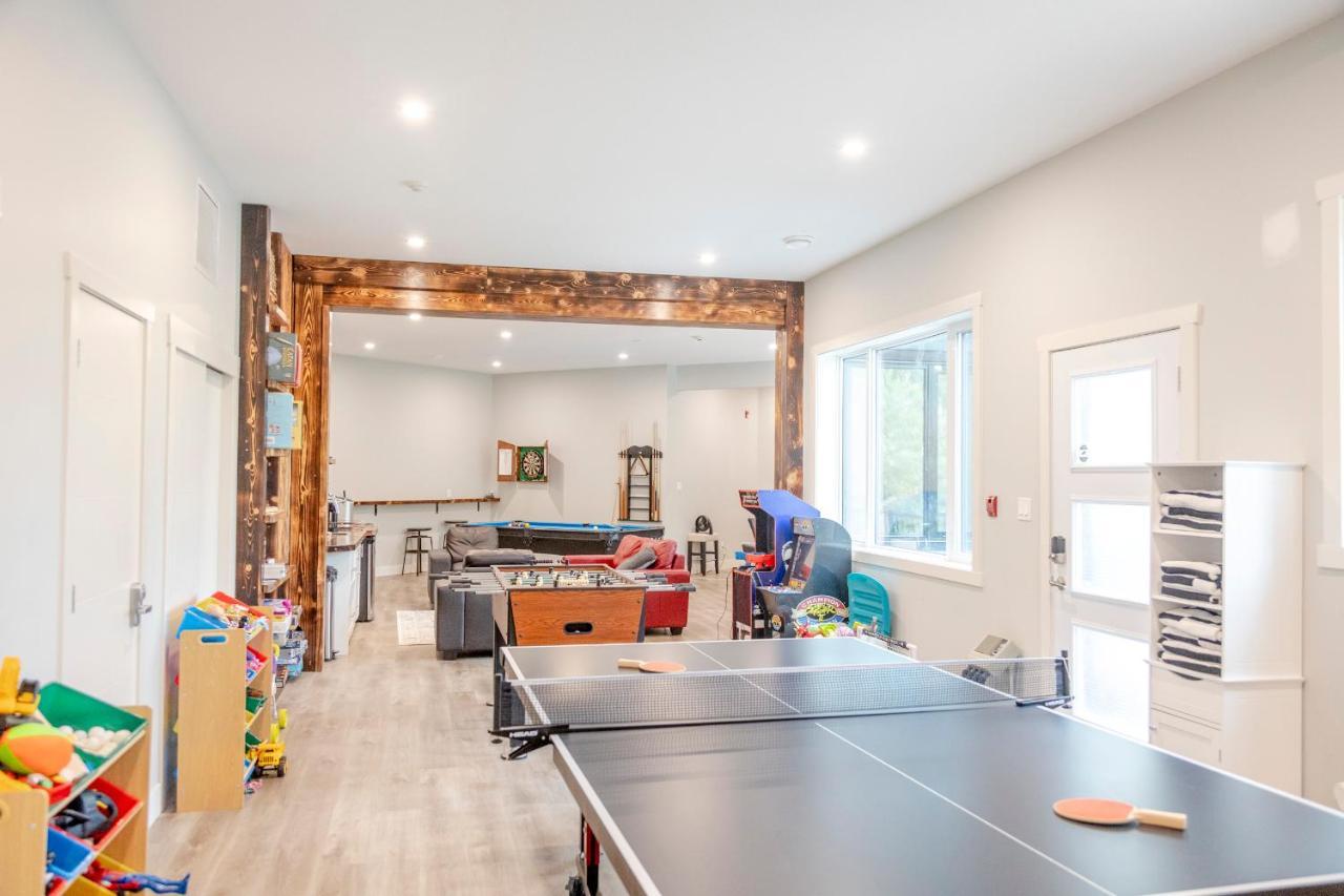 Ski In Ski Out With Huge Game Room And Hot Tub Fernie Kültér fotó