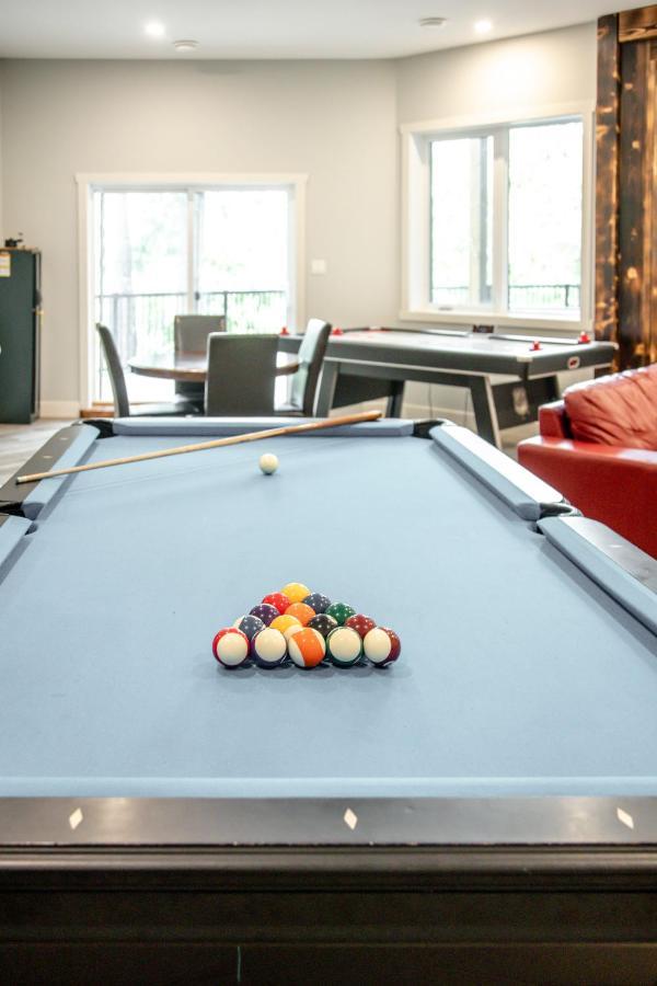 Ski In Ski Out With Huge Game Room And Hot Tub Fernie Kültér fotó