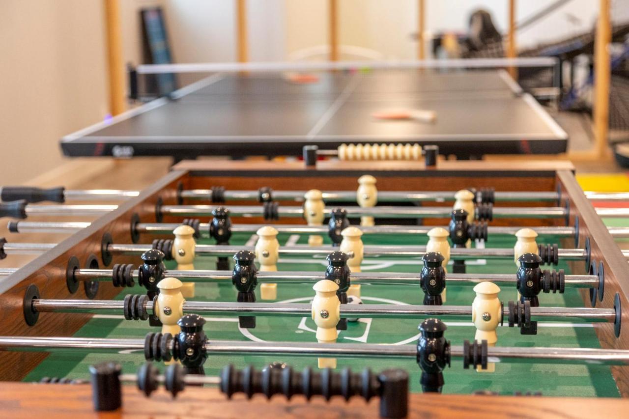 Ski In Ski Out With Huge Game Room And Hot Tub Fernie Kültér fotó
