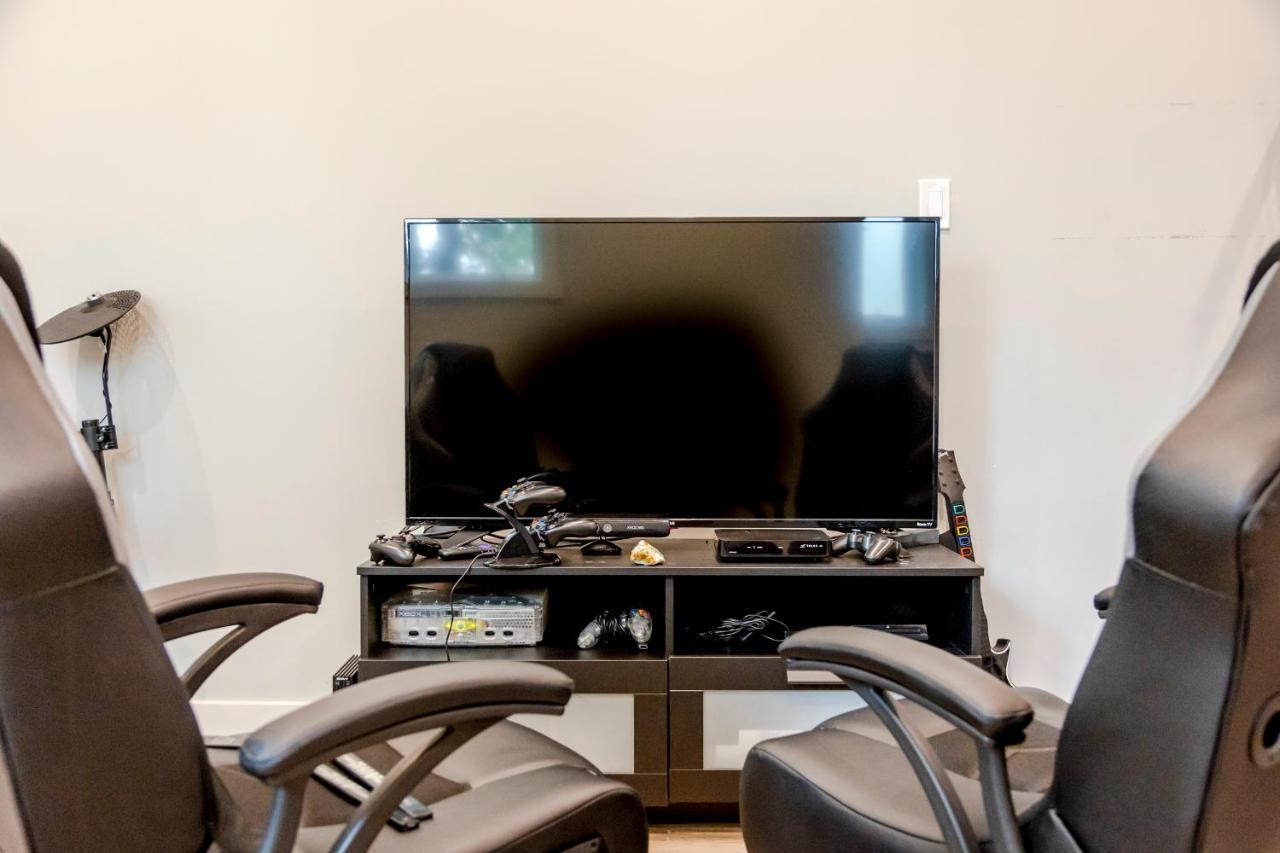 Ski In Ski Out With Huge Game Room And Hot Tub Fernie Kültér fotó