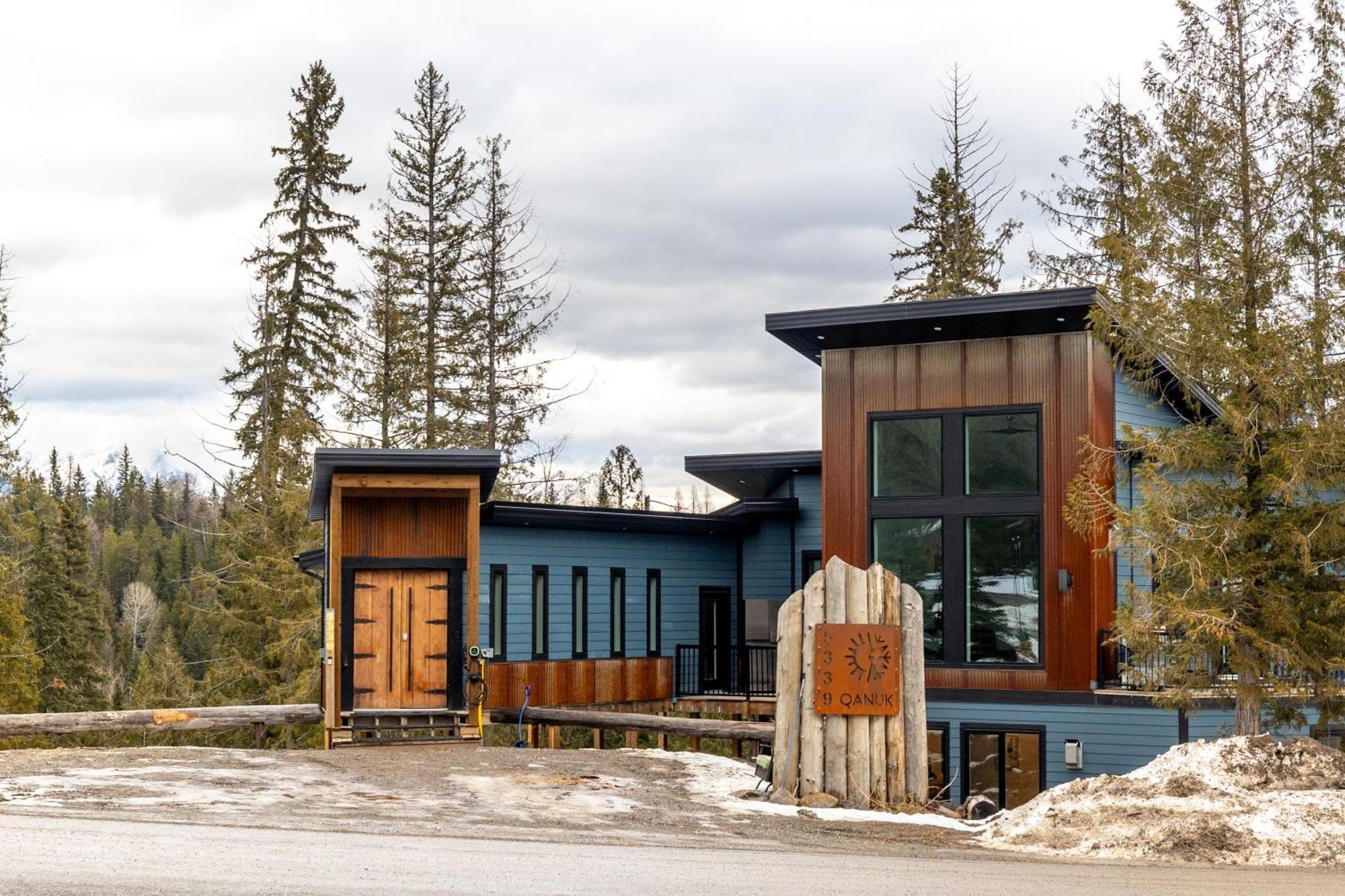 Ski In Ski Out With Huge Game Room And Hot Tub Fernie Kültér fotó